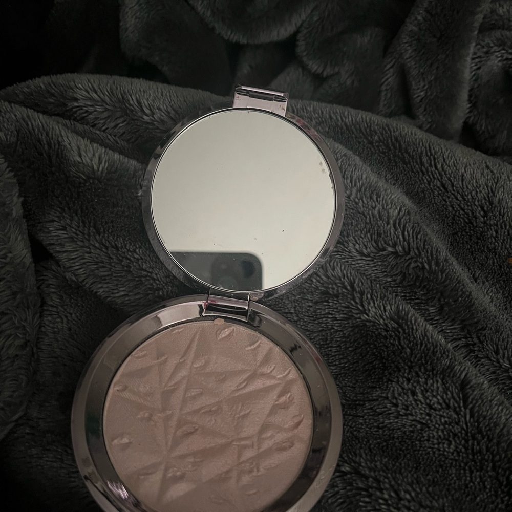 Becca Silver Compact - Picture 4 of 4